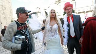 Splitski karneval: Vjenčanje Ave Karabatić i Ivana Pernara na splitskoj rivi