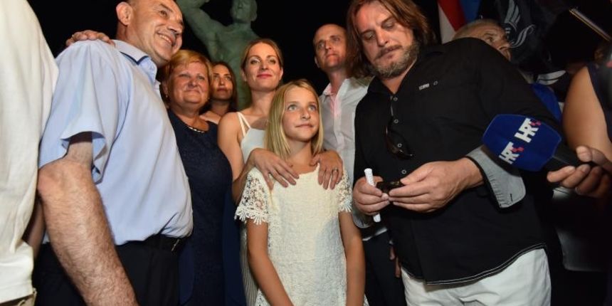 U Dragama otkriven spomenik Miru Barešiću. Photo: Dino Stanin/PIXSELL