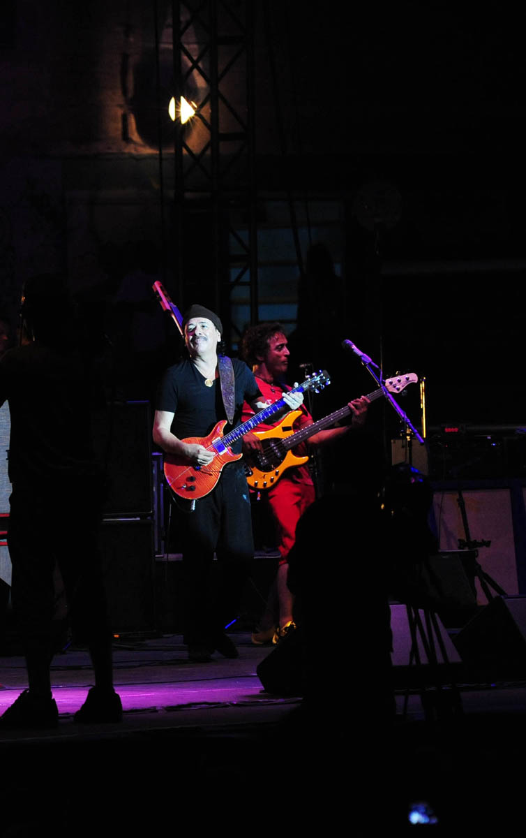 Zadar, 29.07.2013. snimio: Nenad Marčev 
Koncert Carlos Santana 
Prostor pored dvorane u Jazinama