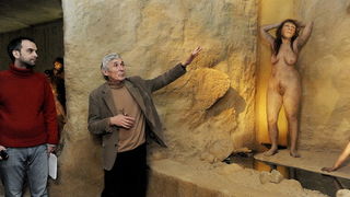 Krapina, 080210.
Novi Muzej krapinskog pracovjeka zavrsen je na svjetski poznatom lokalitetu Husnjakovo u Krapini. Krapinski je pracovjek proslavio hrvatsku znanost diljem svijeta.
Na slici: paleontolog i voditelj Zbirke krapinskog pracovjeka Jakov Radovc