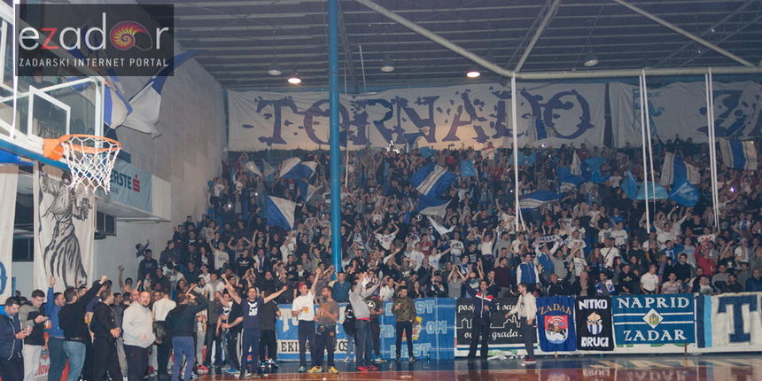 Humanitarno gledanje utakmice Zadar-Cibona (85-84) u Jazinama Humanitarno gledanje utakmice Zadar-Cibona (85-84) u Jazinama