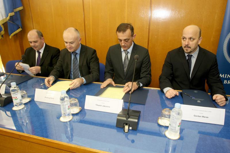 Pod nazivom Ponosno nase na Poljani Sime Budnica prvi put postavljen sajam na kojem su braniteljske udruge predstavile svoje proizvode. Photo: Dino Stanin/PIXSELL Pod nazivom Ponosno nase na Poljani Sime Budnica prvi put postavljen sajam na kojem su braniteljske udruge predstavile svoje proizvode. Photo: Dino Stanin/PIXSELL