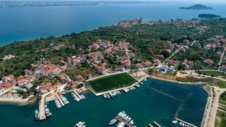 Nogometno igralište uz more u Sutomišćici jedno je od najljepših na svijetu