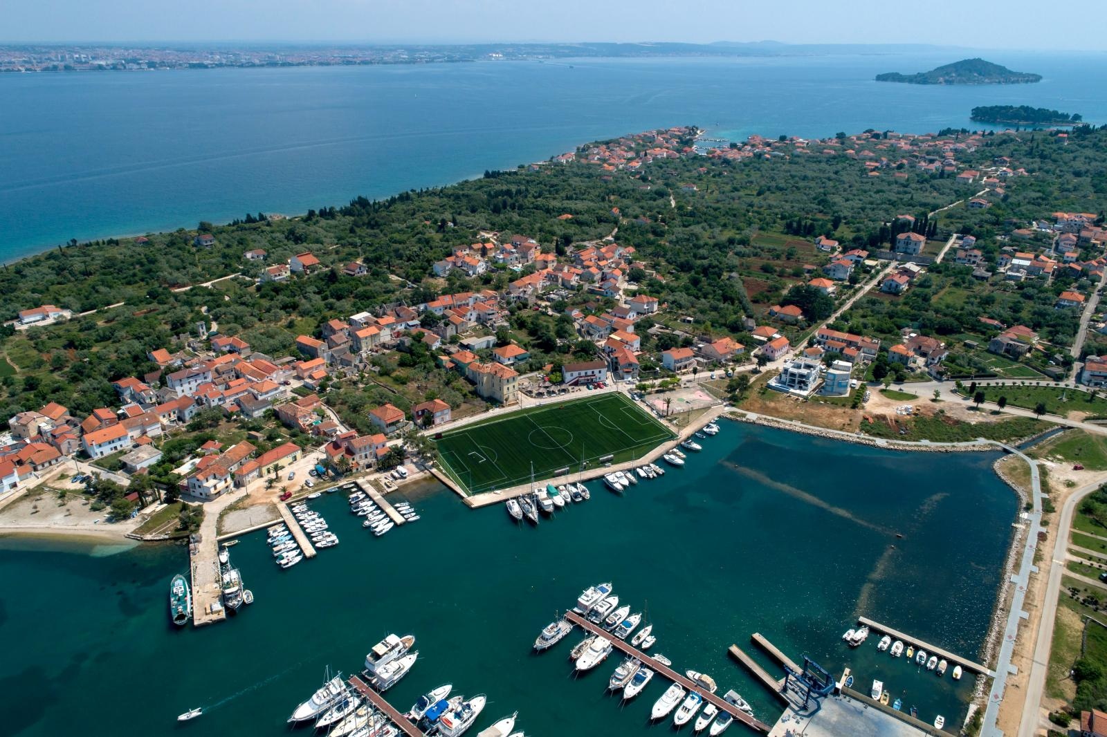 Nogometno igralište uz more u Sutomišćici jedno je od najljepših na svijetu