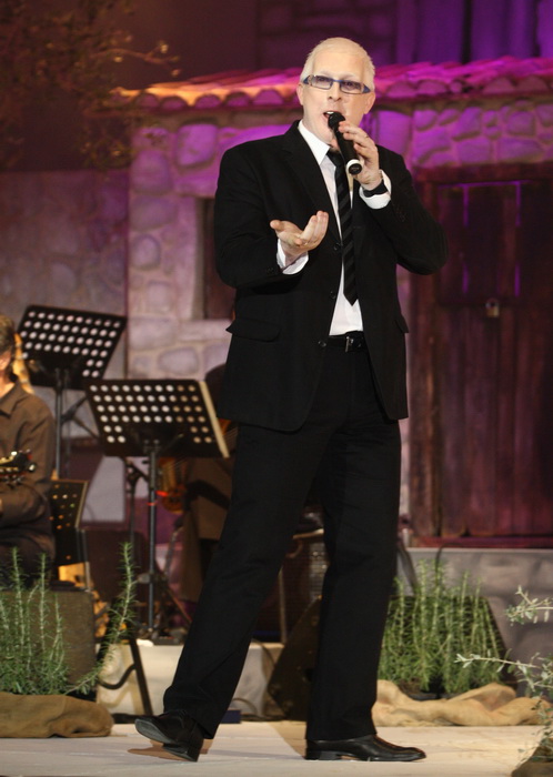 Zadar, 121110.
Dvorana Kresimira Cosica.Festival zabavne glazbe Zadar2010.Prva vecer.
Na fotografiji : nastup Mario Lipovsek Batifiaca.
Foto : Vladimir Ivanov / Cropix Zadar, 121110.
Dvorana Kresimira Cosica.Festival zabavne glazbe Zadar2010.Prva vecer.
Na fotografiji : nastup Mario Lipovsek Batifiaca.
Foto : Vladimir Ivanov / Cropix