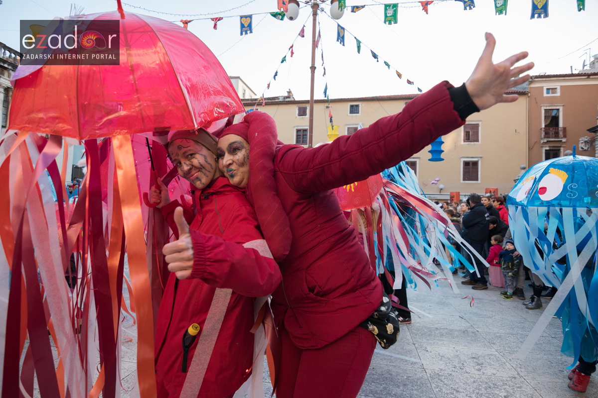 Zadarski karneval 2018: Povorka maškaranih skupina od Gradskih vrata preko Foruma do Narodnog trga Zadarski karneval 2018: Povorka maškaranih skupina od Gradskih vrata preko Foruma do Narodnog trga