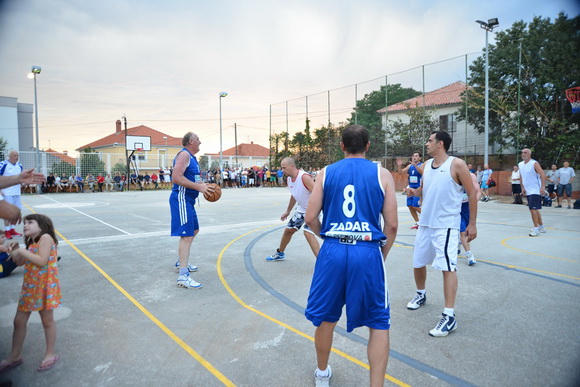 U povodu blagdana Kraljice Mira u Stanovima odigrana utakimica između veterana KK Zadar i Stanova, Foto: Iva Perinčić U povodu blagdana Kraljice Mira u Stanovima odigrana utakimica između veterana KK Zadar i Stanova, Foto: Iva Perinčić
