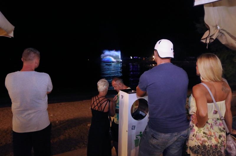 Stipe Petrina započeo je kampanju svjetlosnim spektaklom u Primoštenu