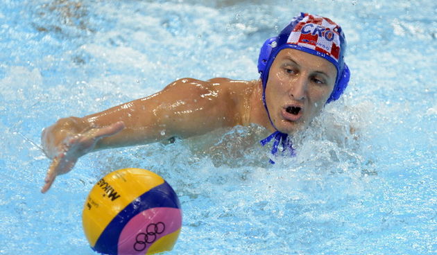 London, Velika Britanija, 290712.Vaterpolo Arena.Hrvatska muska vaterpolo reprezentacija igra utakmicu 1. kola u skupini A protiv Grcke tijekom Olimpijskih igara u Londonu.Na fotografiji: Sandro Sukno sa loptom.Foto: Drago Sopta / CROPIX