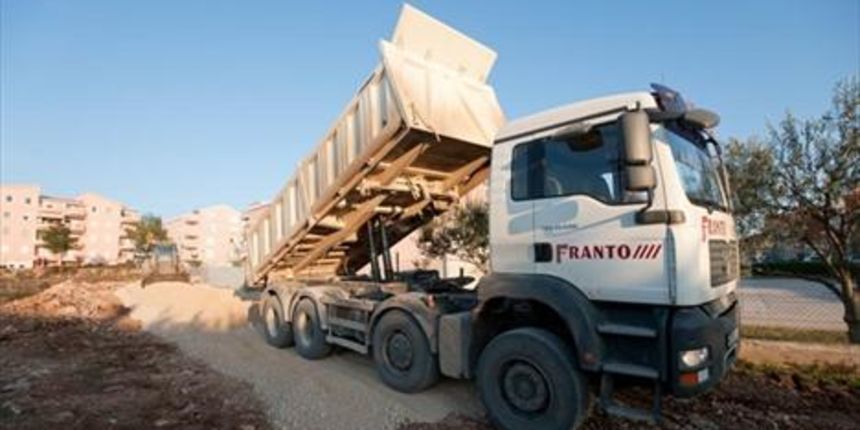Uklonio cestu jer su mu uskratili građevinsku dozvolu, foto: Luka Gerlanc/Cropix