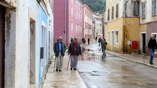 Obrovac: Poplava se polako povlači, stanovnici spašavaju stvari iz domova