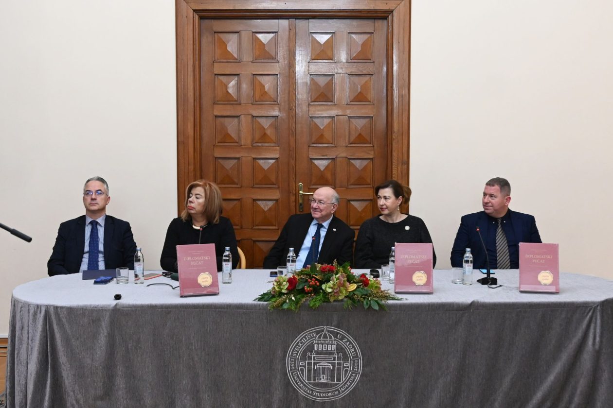 Predstavljena knjiga „Diplomatski pečat – sasvim osobno“ Predstavljena knjiga „Diplomatski pečat – sasvim osobno“