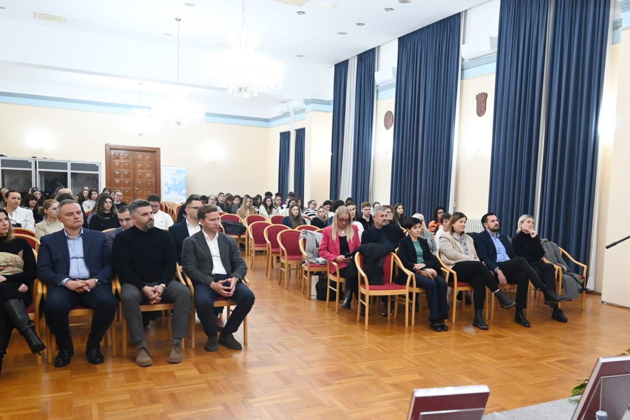 Predstavljena knjiga „Diplomatski pečat – sasvim osobno“ Predstavljena knjiga „Diplomatski pečat – sasvim osobno“