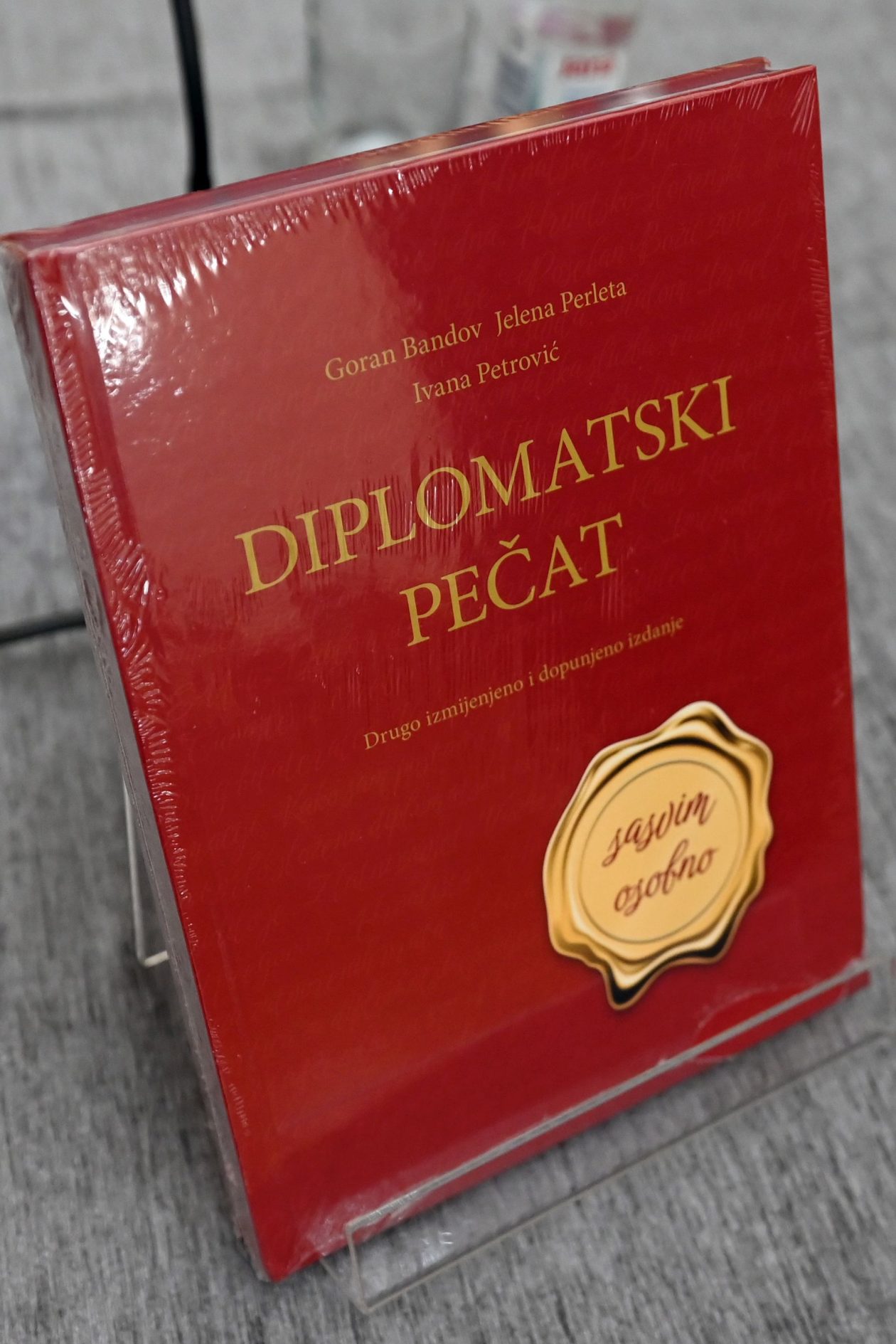 Predstavljena knjiga „Diplomatski pečat – sasvim osobno“ Predstavljena knjiga „Diplomatski pečat – sasvim osobno“
