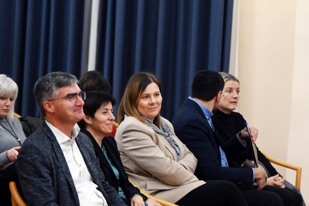 Predstavljena knjiga „Diplomatski pečat – sasvim osobno“ Predstavljena knjiga „Diplomatski pečat – sasvim osobno“