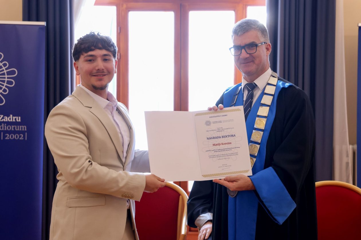Rektor Sveučilišta u Zadru prof. dr. sc. Josip Faričić dodijelio je nagrade najboljim studentima, sportašima te akademskim i administrativnim djelatnicima. Rektor Sveučilišta u Zadru prof. dr. sc. Josip Faričić dodijelio je nagrade najboljim studentima, sportašima te akademskim i administrativnim djelatnicima.