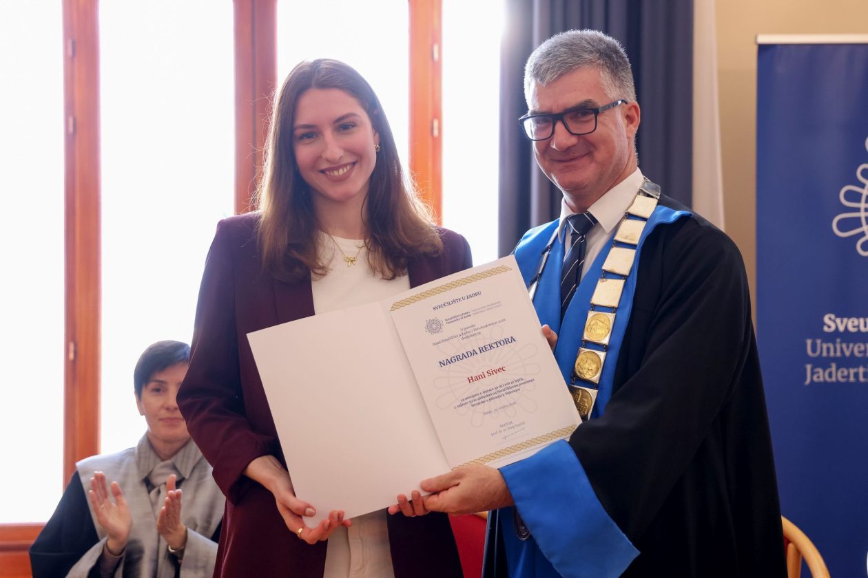 Rektor Sveučilišta u Zadru prof. dr. sc. Josip Faričić dodijelio je nagrade najboljim studentima, sportašima te akademskim i administrativnim djelatnicima. Rektor Sveučilišta u Zadru prof. dr. sc. Josip Faričić dodijelio je nagrade najboljim studentima, sportašima te akademskim i administrativnim djelatnicima.