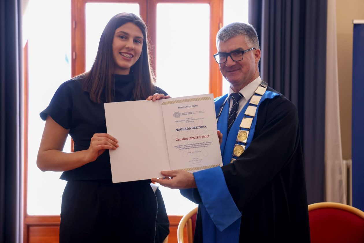 Rektor Sveučilišta u Zadru prof. dr. sc. Josip Faričić dodijelio je nagrade najboljim studentima, sportašima te akademskim i administrativnim djelatnicima. Rektor Sveučilišta u Zadru prof. dr. sc. Josip Faričić dodijelio je nagrade najboljim studentima, sportašima te akademskim i administrativnim djelatnicima.