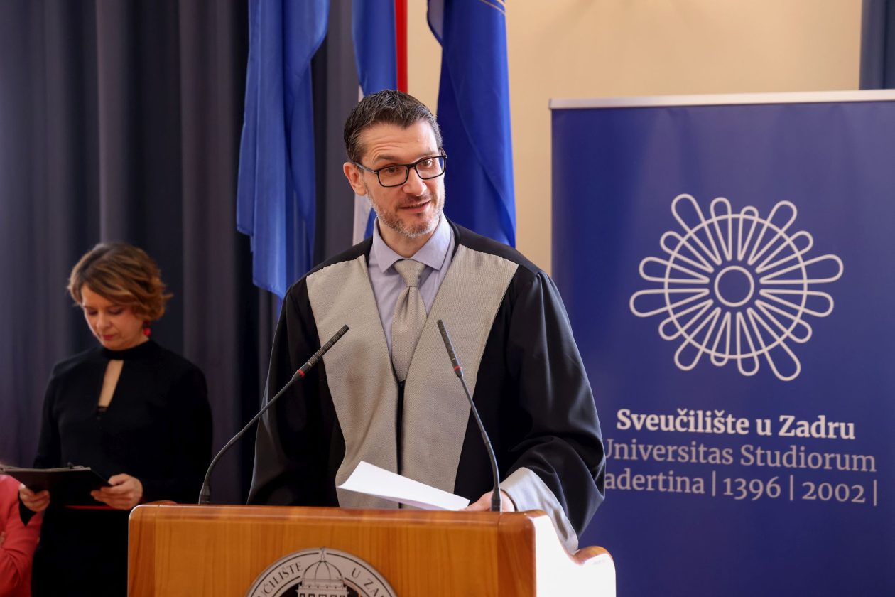 Rektor Sveučilišta u Zadru prof. dr. sc. Josip Faričić dodijelio je nagrade najboljim studentima, sportašima te akademskim i administrativnim djelatnicima. Rektor Sveučilišta u Zadru prof. dr. sc. Josip Faričić dodijelio je nagrade najboljim studentima, sportašima te akademskim i administrativnim djelatnicima.