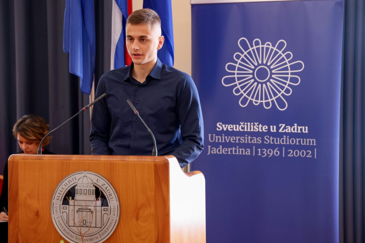 Rektor Sveučilišta u Zadru prof. dr. sc. Josip Faričić dodijelio je nagrade najboljim studentima, sportašima te akademskim i administrativnim djelatnicima. Rektor Sveučilišta u Zadru prof. dr. sc. Josip Faričić dodijelio je nagrade najboljim studentima, sportašima te akademskim i administrativnim djelatnicima.