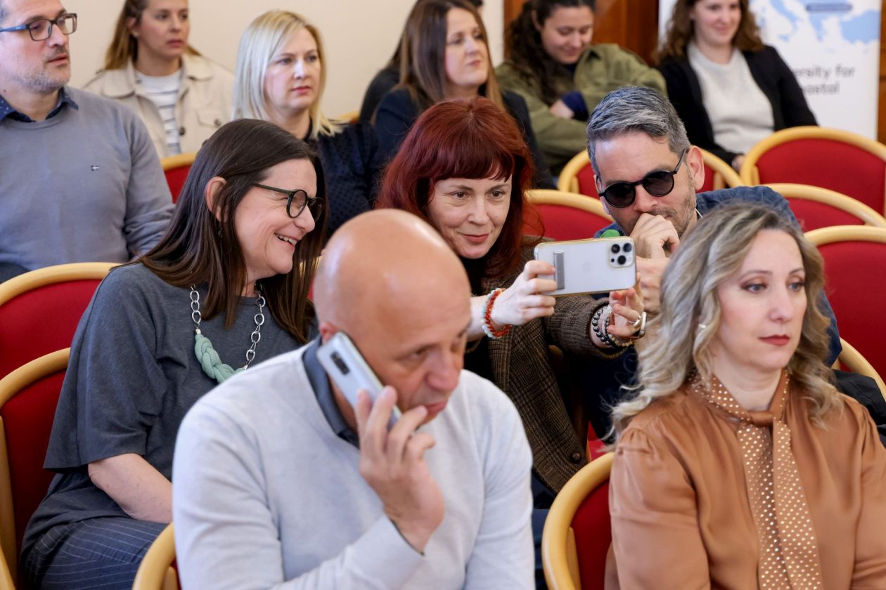 Rektor Sveučilišta u Zadru prof. dr. sc. Josip Faričić dodijelio je nagrade najboljim studentima, sportašima te akademskim i administrativnim djelatnicima. Rektor Sveučilišta u Zadru prof. dr. sc. Josip Faričić dodijelio je nagrade najboljim studentima, sportašima te akademskim i administrativnim djelatnicima.