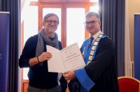 Rektor Sveučilišta u Zadru prof. dr. sc. Josip Faričić dodijelio je nagrade najboljim studentima, sportašima te akademskim i administrativnim djelatnicima. Rektor Sveučilišta u Zadru prof. dr. sc. Josip Faričić dodijelio je nagrade najboljim studentima, sportašima te akademskim i administrativnim djelatnicima.