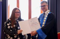 Rektor Sveučilišta u Zadru prof. dr. sc. Josip Faričić dodijelio je nagrade najboljim studentima, sportašima te akademskim i administrativnim djelatnicima. Rektor Sveučilišta u Zadru prof. dr. sc. Josip Faričić dodijelio je nagrade najboljim studentima, sportašima te akademskim i administrativnim djelatnicima.