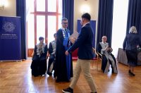 Rektor Sveučilišta u Zadru prof. dr. sc. Josip Faričić dodijelio je nagrade najboljim studentima, sportašima te akademskim i administrativnim djelatnicima. Rektor Sveučilišta u Zadru prof. dr. sc. Josip Faričić dodijelio je nagrade najboljim studentima, sportašima te akademskim i administrativnim djelatnicima.