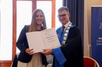 Rektor Sveučilišta u Zadru prof. dr. sc. Josip Faričić dodijelio je nagrade najboljim studentima, sportašima te akademskim i administrativnim djelatnicima. Rektor Sveučilišta u Zadru prof. dr. sc. Josip Faričić dodijelio je nagrade najboljim studentima, sportašima te akademskim i administrativnim djelatnicima.