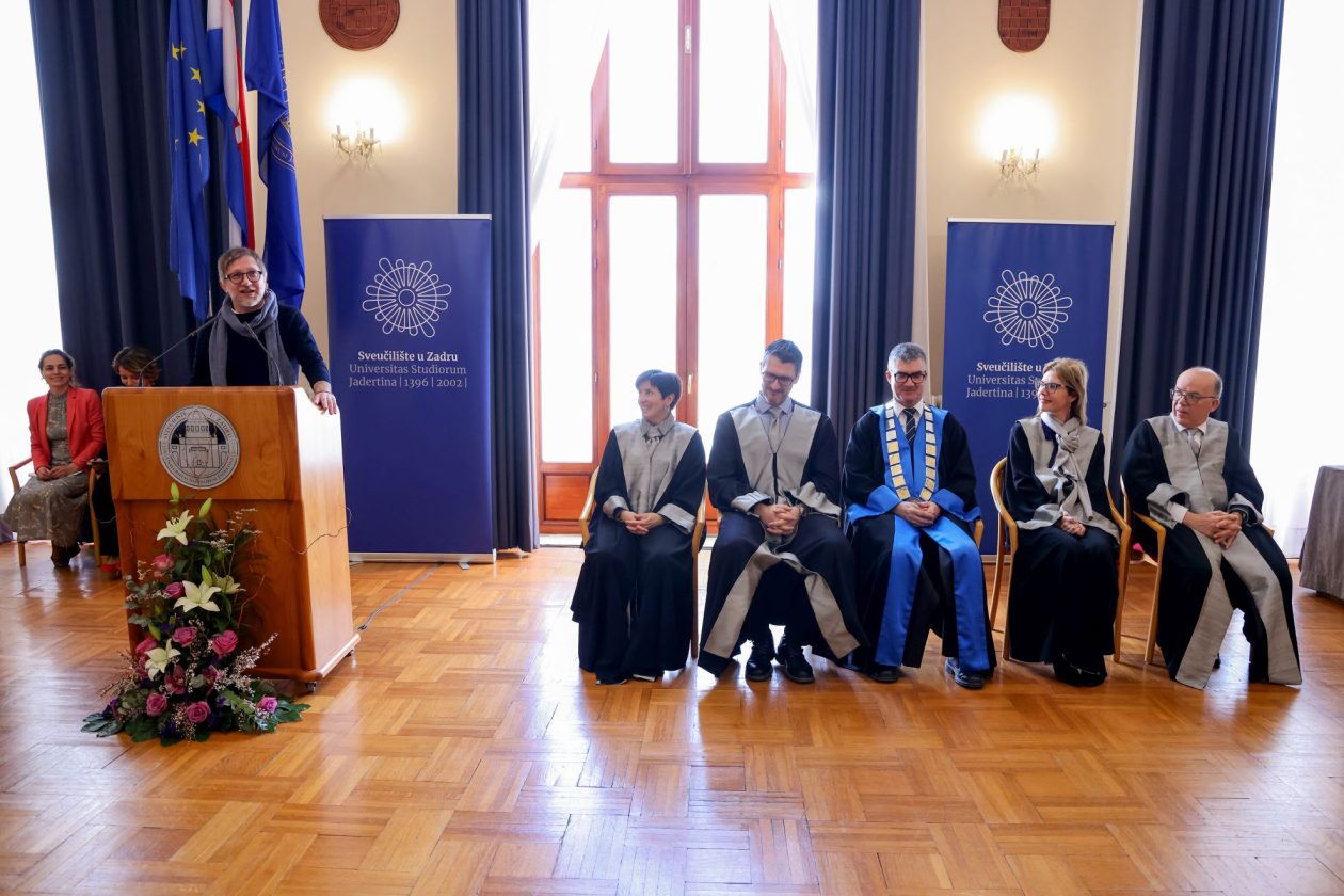 Rektor Sveučilišta u Zadru prof. dr. sc. Josip Faričić dodijelio je nagrade najboljim studentima, sportašima te akademskim i administrativnim djelatnicima. Rektor Sveučilišta u Zadru prof. dr. sc. Josip Faričić dodijelio je nagrade najboljim studentima, sportašima te akademskim i administrativnim djelatnicima.