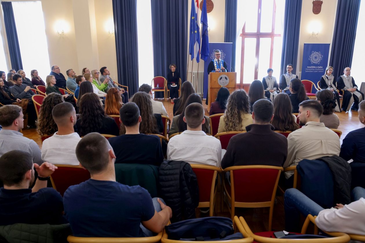 Rektor Sveučilišta u Zadru prof. dr. sc. Josip Faričić dodijelio je nagrade najboljim studentima, sportašima te akademskim i administrativnim djelatnicima. Rektor Sveučilišta u Zadru prof. dr. sc. Josip Faričić dodijelio je nagrade najboljim studentima, sportašima te akademskim i administrativnim djelatnicima.