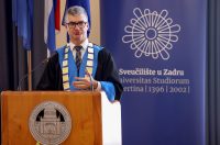 Rektor Sveučilišta u Zadru prof. dr. sc. Josip Faričić dodijelio je nagrade najboljim studentima, sportašima te akademskim i administrativnim djelatnicima. Rektor Sveučilišta u Zadru prof. dr. sc. Josip Faričić dodijelio je nagrade najboljim studentima, sportašima te akademskim i administrativnim djelatnicima.