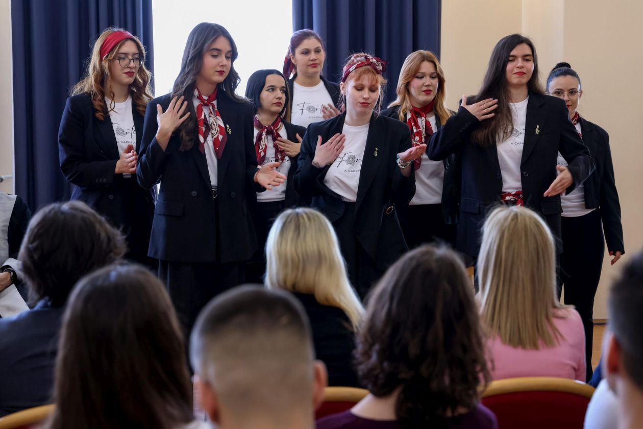 Rektor Sveučilišta u Zadru prof. dr. sc. Josip Faričić dodijelio je nagrade najboljim studentima, sportašima te akademskim i administrativnim djelatnicima. Rektor Sveučilišta u Zadru prof. dr. sc. Josip Faričić dodijelio je nagrade najboljim studentima, sportašima te akademskim i administrativnim djelatnicima.