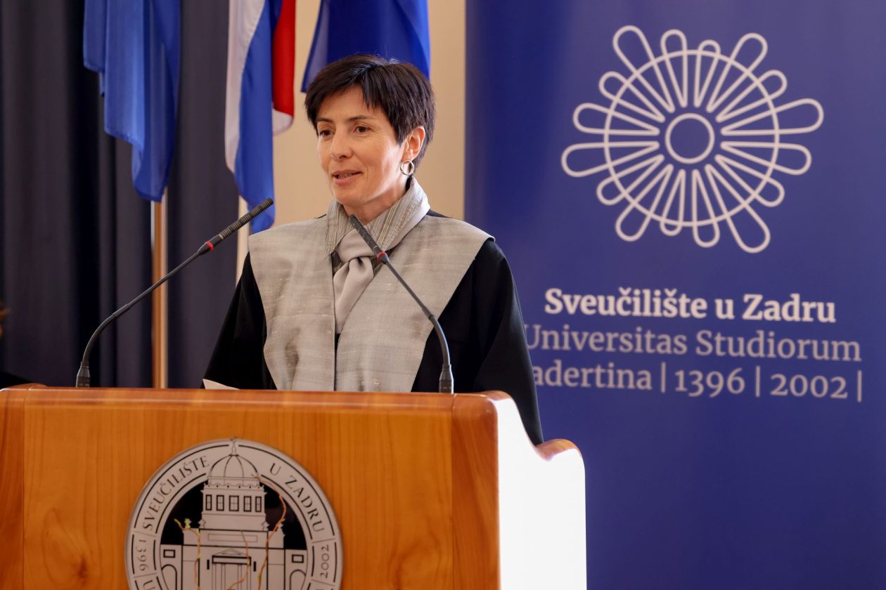 Rektor Sveučilišta u Zadru prof. dr. sc. Josip Faričić dodijelio je nagrade najboljim studentima, sportašima te akademskim i administrativnim djelatnicima. Rektor Sveučilišta u Zadru prof. dr. sc. Josip Faričić dodijelio je nagrade najboljim studentima, sportašima te akademskim i administrativnim djelatnicima.
