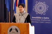 Rektor Sveučilišta u Zadru prof. dr. sc. Josip Faričić dodijelio je nagrade najboljim studentima, sportašima te akademskim i administrativnim djelatnicima. Rektor Sveučilišta u Zadru prof. dr. sc. Josip Faričić dodijelio je nagrade najboljim studentima, sportašima te akademskim i administrativnim djelatnicima.