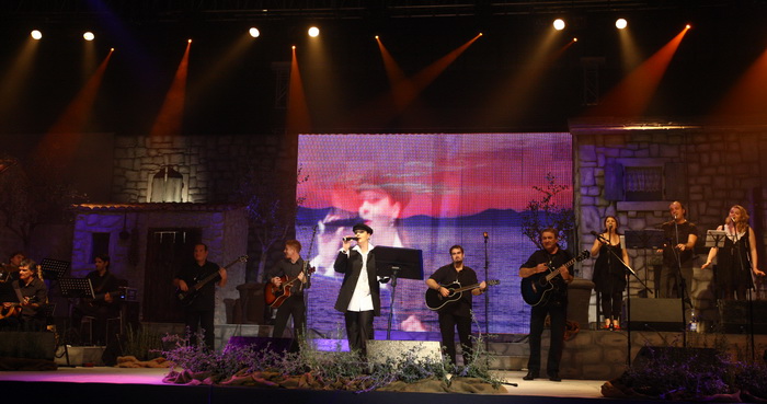 Zadar, 121110.
Dvorana Kresimira Cosica.Festival zabavne glazbe Zadar2010.Prva vecer.
Na fotografiji : nastup grupa Banana.
Foto : Vladimir Ivanov / Cropix Zadar, 121110.
Dvorana Kresimira Cosica.Festival zabavne glazbe Zadar2010.Prva vecer.
Na fotografiji : nastup grupa Banana.
Foto : Vladimir Ivanov / Cropix