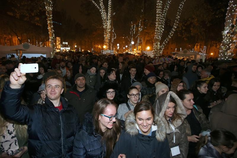 Na Zrinjevcu otvoren Advent u Zagrebu
