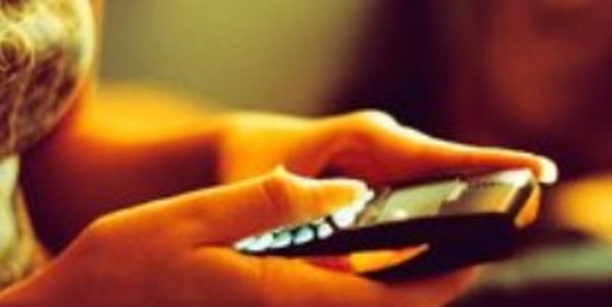 SMS, poruke, mobitel, zena (Metro-portal.hr)