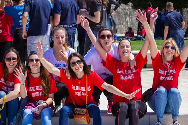 Ludijada maturanata na zadarskoj rivi 17. svibnja 2016. Foto: Bojan Bogdanić