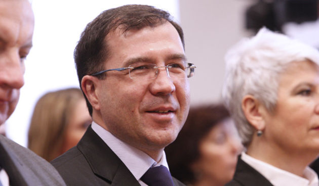 Zagreb, 240111.
Poslovni neboder Koncar.
Predsjednica Vlade Jadranka Kosor sa suradnicima posjetila je tvrtku Koncar u povodu obiljezavanja 90 godina rada Konacara.
Na slici: Domagoj Ivan Milosevic potpredsjednik Vlade.
Foto: Davor Pongracic / CROPIX