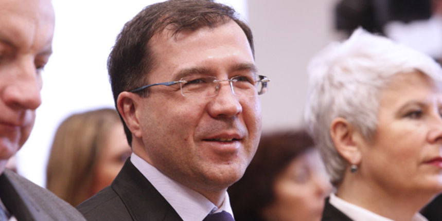 Zagreb, 240111.
Poslovni neboder Koncar.
Predsjednica Vlade Jadranka Kosor sa suradnicima posjetila je tvrtku Koncar u povodu obiljezavanja 90 godina rada Konacara.
Na slici: Domagoj Ivan Milosevic potpredsjednik Vlade.
Foto: Davor Pongracic / CROPIX