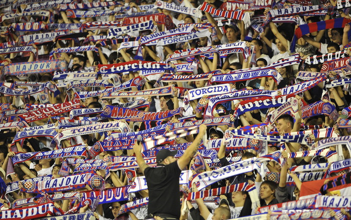 Split, 300910.
Stadion Poljud.
Nogometna utakmica drugog kola Europske lige,
Hajduk – Anderlecht.
Na slici: slavlje navijaca Torcida.
Foto: Josko Ponos / CROPIX Split, 300910.
Stadion Poljud.
Nogometna utakmica drugog kola Europske lige,
Hajduk – Anderlecht.
Na slici: slavlje navijaca Torcida.
Foto: Josko Ponos / CROPIX