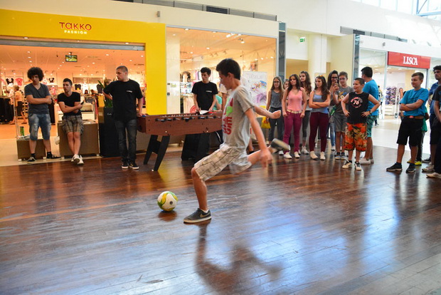 Supernova: Nogometno ludilo i izvlačenje dobitnika automobila Audi A1 Supernova: Nogometno ludilo i izvlačenje dobitnika automobila Audi A1