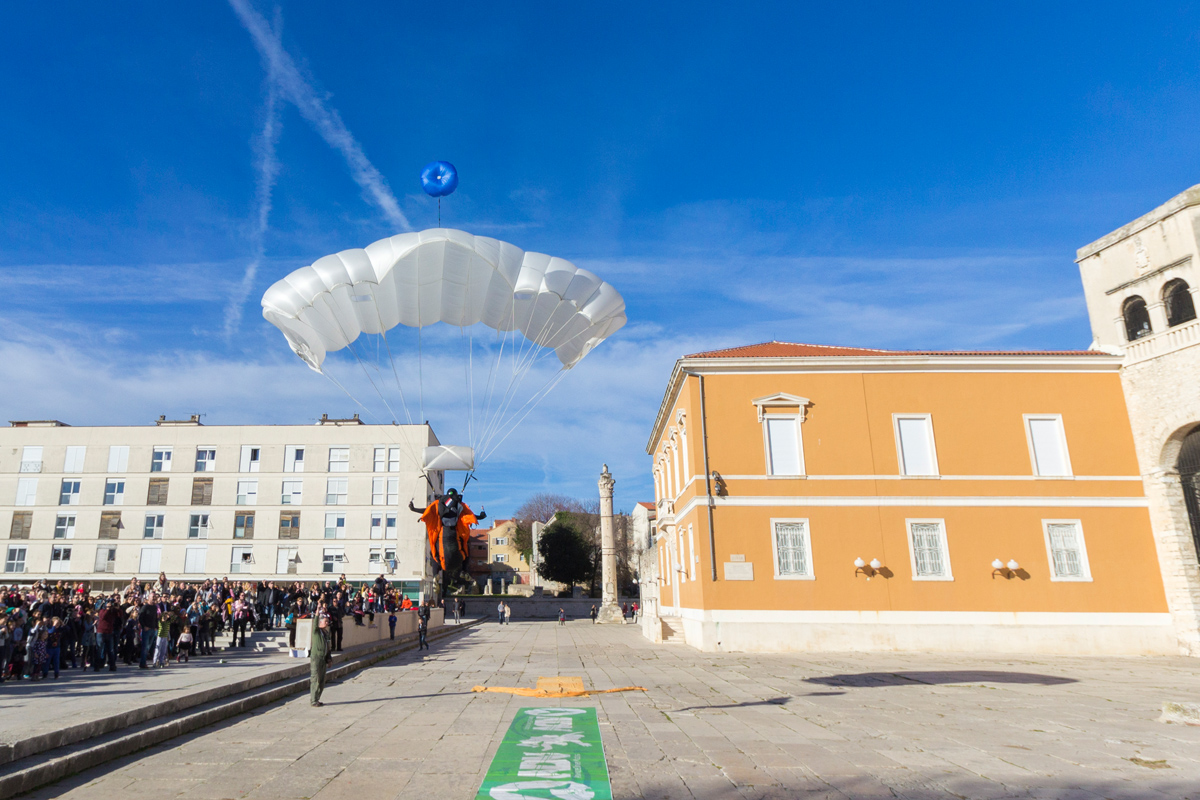 Badnjak 2016: Blagdanski đir po gradu 24. prosinca Badnjak 2016: Blagdanski đir po gradu 24. prosinca