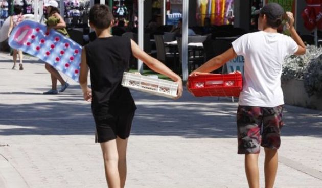 Sezonski posao, prodavač krafni., foto: www.makarsko-primorje.com