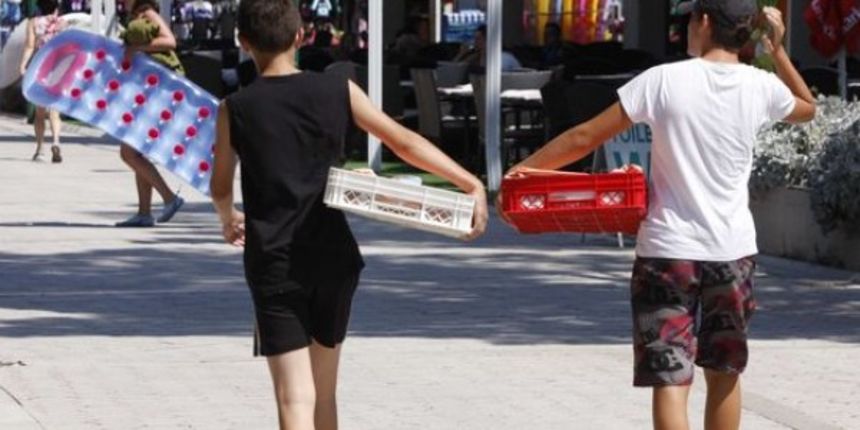 Sezonski posao, prodavač krafni., foto: www.makarsko-primorje.com Sezonski posao, prodavač krafni., foto: www.makarsko-primorje.com