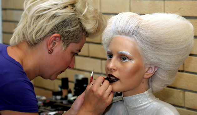 Zadar, 090610.
Na 8. Matrix World Touru 2010. u Zatonu kraj Zadra okupili su se frizeri iz desetak zemalja. Na spektakularnom trodnevnom druzenju koje organizira L’Oreal bilo je oko tisucu gostiju.
Foto: Branislav Grgurovic /CROPIX