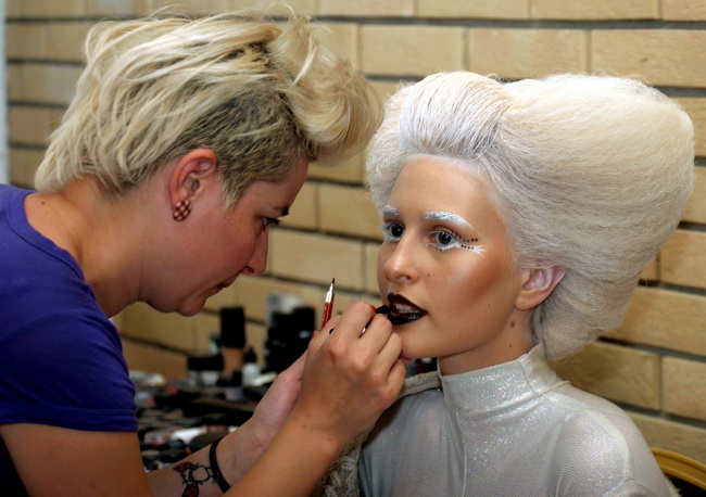 Zadar, 090610.
Na 8. Matrix World Touru 2010. u Zatonu kraj Zadra okupili su se frizeri iz desetak zemalja. Na spektakularnom trodnevnom druzenju koje organizira L’Oreal bilo je oko tisucu gostiju.
Foto: Branislav Grgurovic /CROPIX