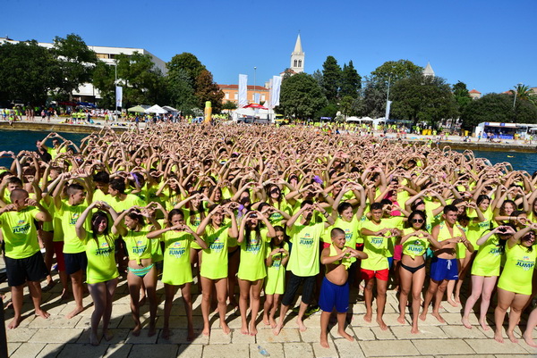 10. dm Millennium Jump na zadarskoj rivi – 3 tisuće skakača poslalo prekrasnu priču u svijet 10. dm Millennium Jump na zadarskoj rivi – 3 tisuće skakača poslalo prekrasnu priču u svijet