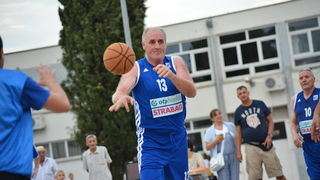 U povodu blagdana Kraljice Mira u Stanovima odigrana utakimica između veterana KK Zadar i Stanova, Foto: Iva Perinčić U povodu blagdana Kraljice Mira u Stanovima odigrana utakimica između veterana KK Zadar i Stanova, Foto: Iva Perinčić